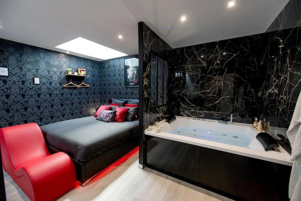 * Love Room Jacuzzi * Aubie-et-Espessas Εξωτερικό φωτογραφία